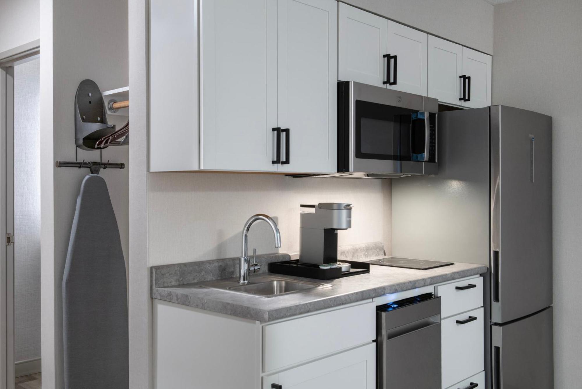 Holiday Inn Express South Burlington - Downtown By Ihg Exteriör bild