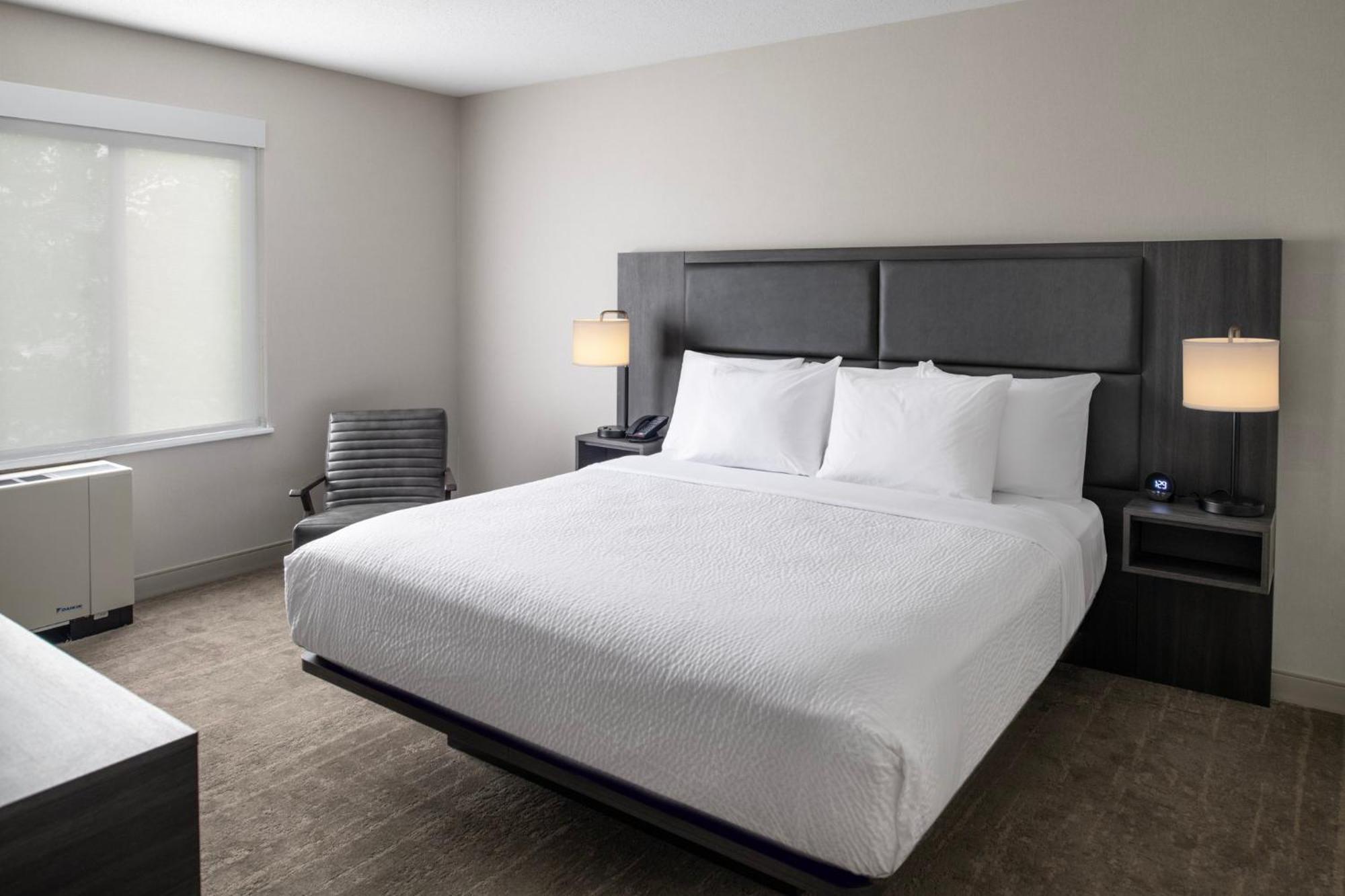 Holiday Inn Express South Burlington - Downtown By Ihg Exteriör bild