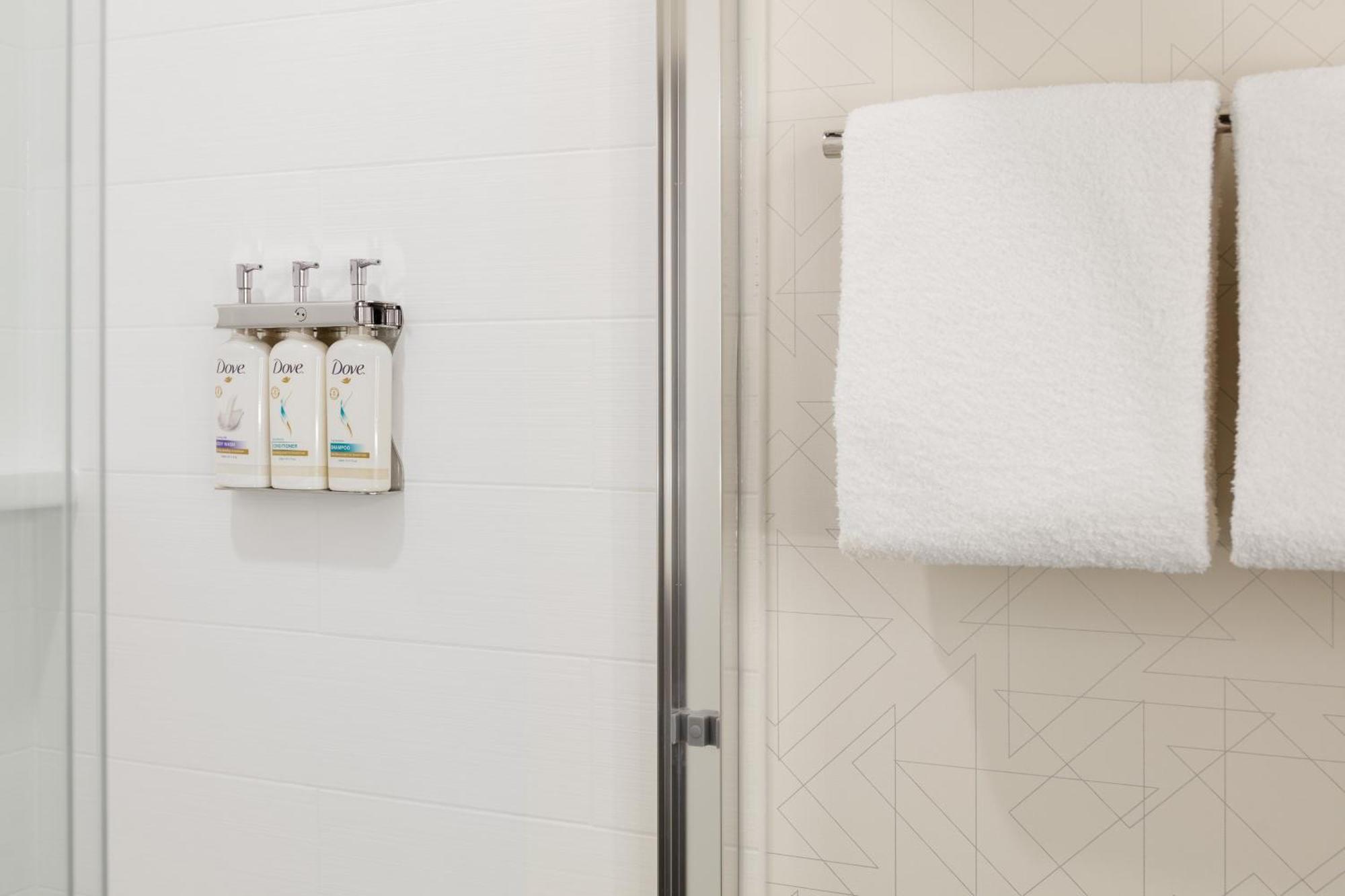 Holiday Inn Express South Burlington - Downtown By Ihg Exteriör bild